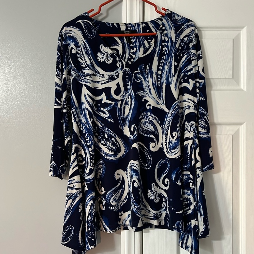 Asymmetrical hem blouse